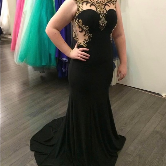 ALYCE Paris floor length dress
Black/ Gold
Size 10 (could fit and 8 or 12) - Picture 2 of 3